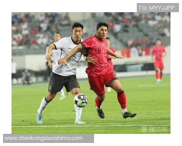 国足迎战韩国赛前奏响国歌激励士气展现团结精神